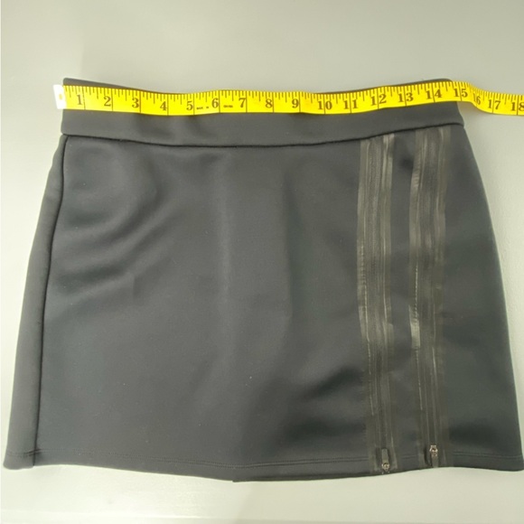 Fabletics black coronado striped zipper athletic stretch mini skirt, small - Picture 6 of 9